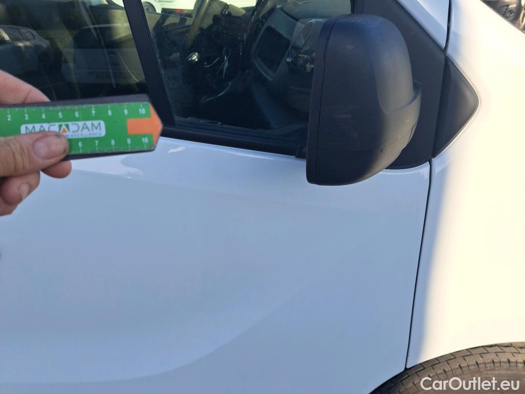  Renault  Trafic RENAULT  / 2019 / 4P / furgón Furgón 27 L1H1 Energy BluedCi 88 kW #32