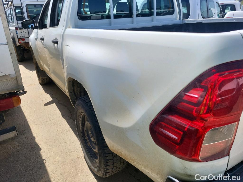  Toyota  Hilux TOYOTA  / 2016 / 4P / pickup 2.4 D-4D Cabina Doble GX #5