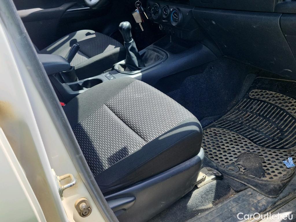  Toyota  Hilux TOYOTA  / 2016 / 4P / pickup 2.4 D-4D Cabina Doble GX #12