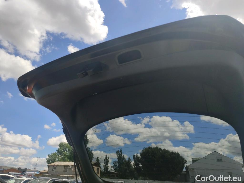  Hyundai   Ioniq HYUNDAI / 2019 / 5P / berlina con portón 1.6 GDI HEV Tecno DCT #18