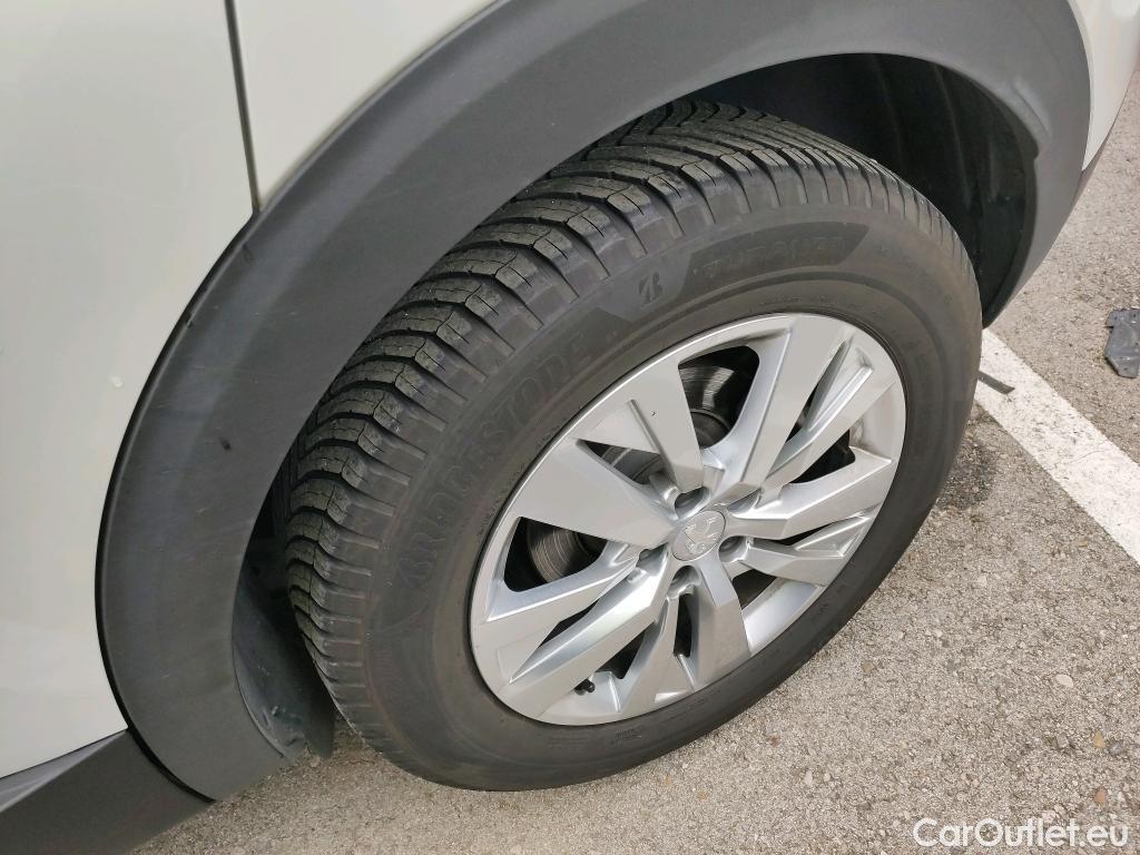  Peugeot  3008  Active Pack 1.2 PureTech 130CV AT8 E6d #24