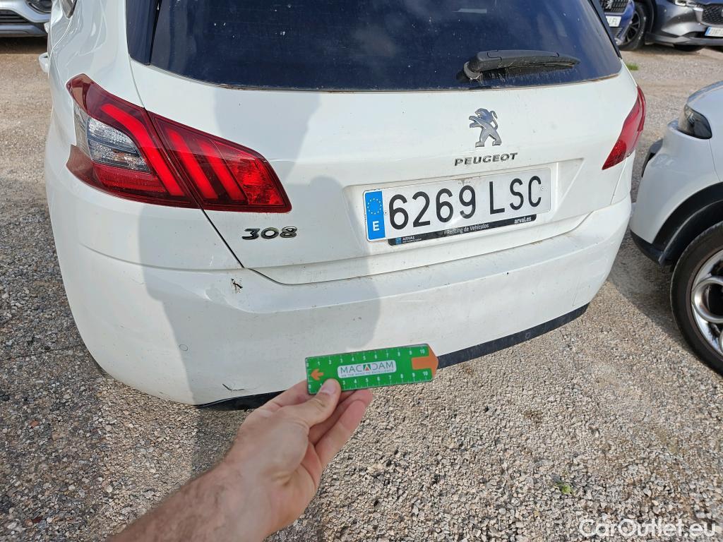  Peugeot  308 PEUGEOT  / 2017 / 5P / berlina con portón 5p Style BlueHDi 130 S&S #17