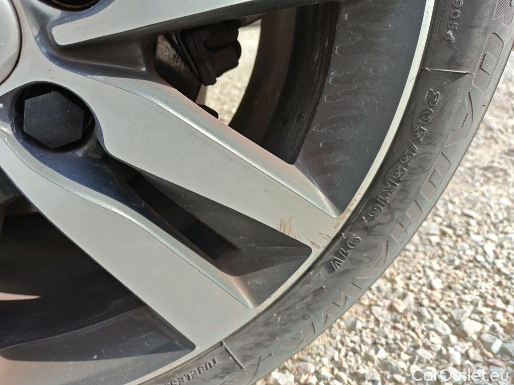  Peugeot  308 PEUGEOT  / 2017 / 5P / berlina con portón 5p Style BlueHDi 130 S&S #7