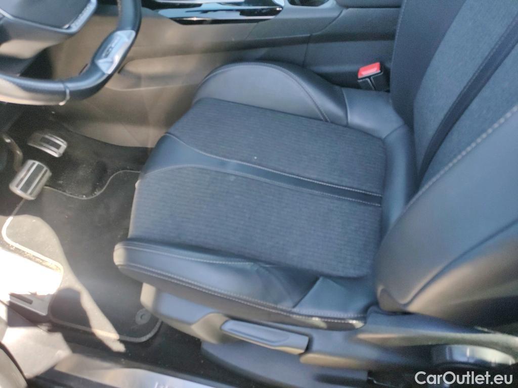  Peugeot  5008 PEUGEOT  / 2017 / 5P / todoterreno GT-Line BlueHDi 96kW (130CV) S&S EAT8 #4