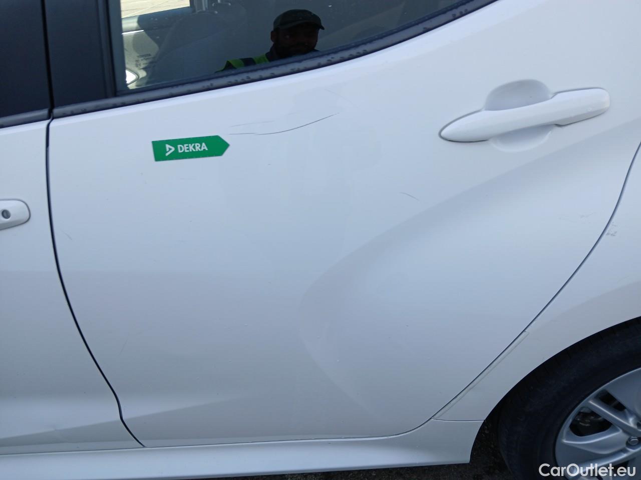  Toyota  Yaris TOYOTA  / 2020 / 5P / berlina con portón 1.5 120H Business Plus #17