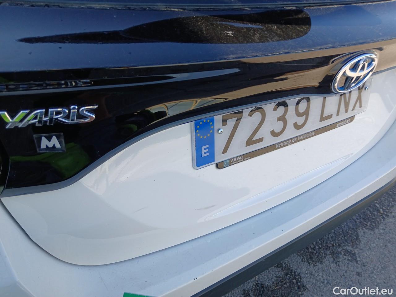  Toyota  Yaris TOYOTA  / 2020 / 5P / berlina con portón 1.5 120H Business Plus #25