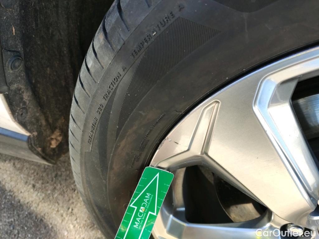  Toyota  RAV4 TOYOTA  / 2018 / 5P / todoterreno 2.5l 220H Advance #49