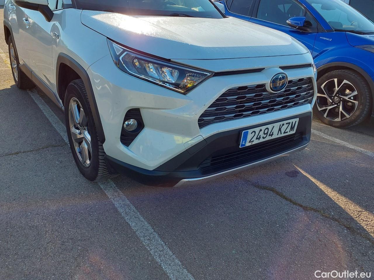  Toyota  RAV4 TOYOTA  / 2018 / 5P / todoterreno 2.5l 220H Advance 4WD #36
