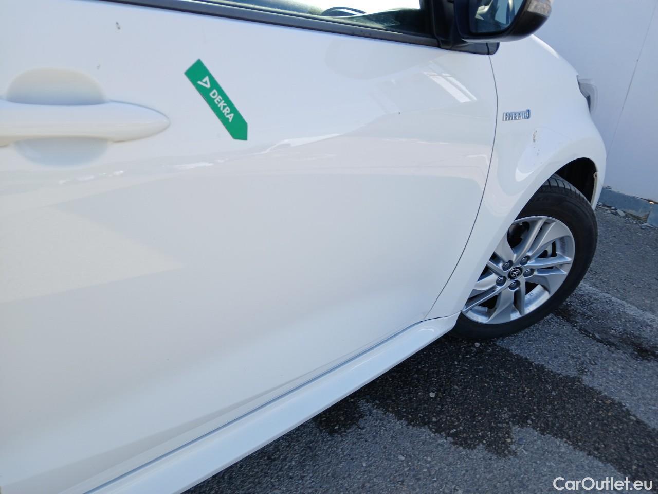  Toyota  Yaris TOYOTA  / 2020 / 5P / berlina con portón 1.5 120H Business Plus #34