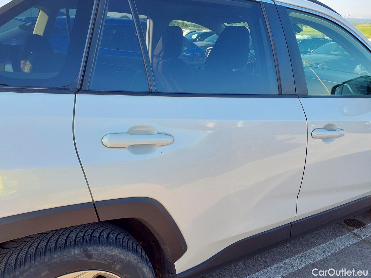  Toyota  RAV4 TOYOTA  / 2018 / 5P / todoterreno 2.5l 220H Advance 4WD #30