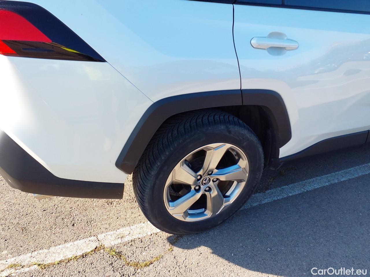  Toyota  RAV4 TOYOTA  / 2018 / 5P / todoterreno 2.5l 220H Advance 4WD #25