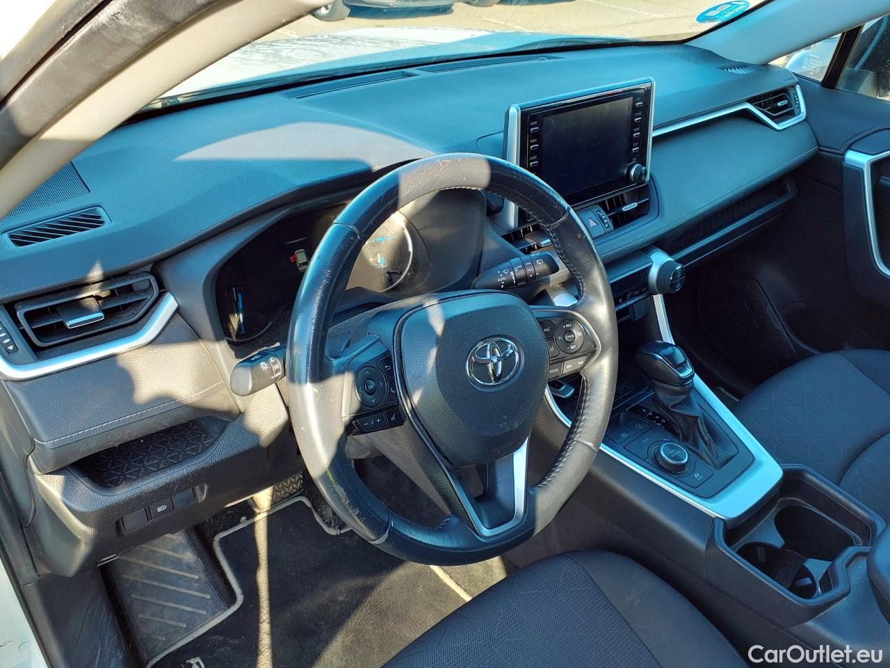  Toyota  RAV4 TOYOTA  / 2018 / 5P / todoterreno 2.5l 220H Advance 4WD #6