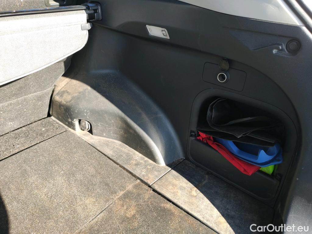  Toyota  RAV4 TOYOTA  / 2018 / 5P / todoterreno 2.5l 220H Advance #13