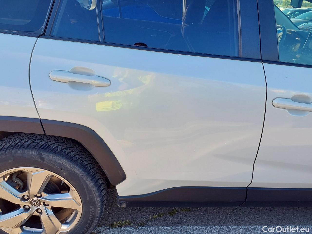 Toyota  RAV4 TOYOTA  / 2018 / 5P / todoterreno 2.5l 220H Advance 4WD #27