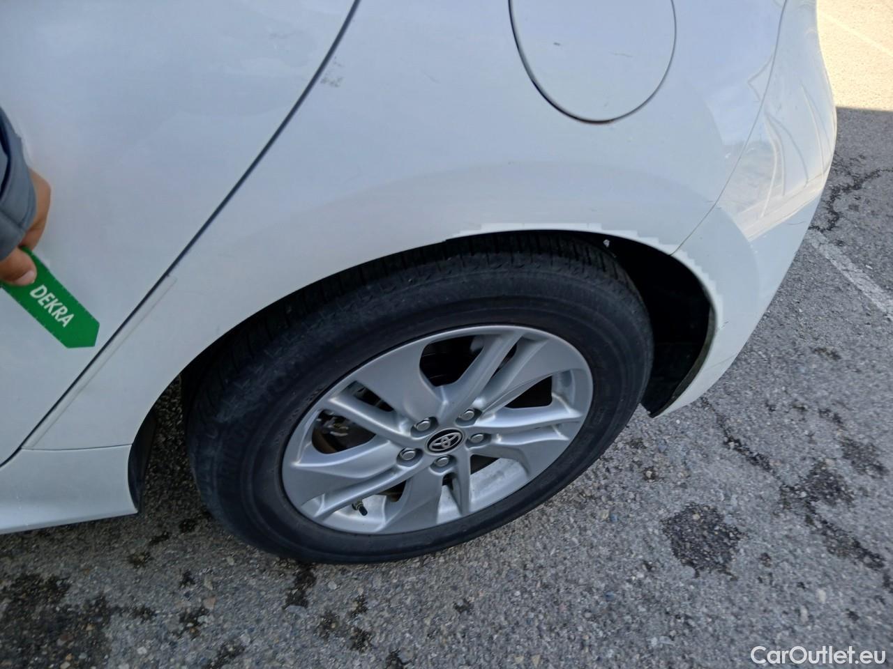  Toyota  Yaris TOYOTA  / 2020 / 5P / berlina con portón 1.5 120H Business Plus #20