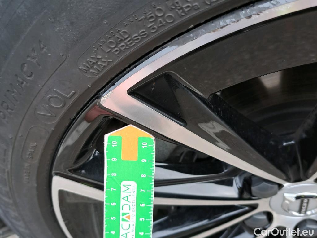  Volvo  S60 VOLVO  / 2019 / 4P / sedán Recharge T8 Ultimate Dark Auto #5