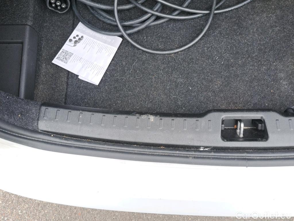  Volvo  S60 VOLVO  / 2019 / 4P / sedán Recharge T8 Ultimate Dark Auto #28