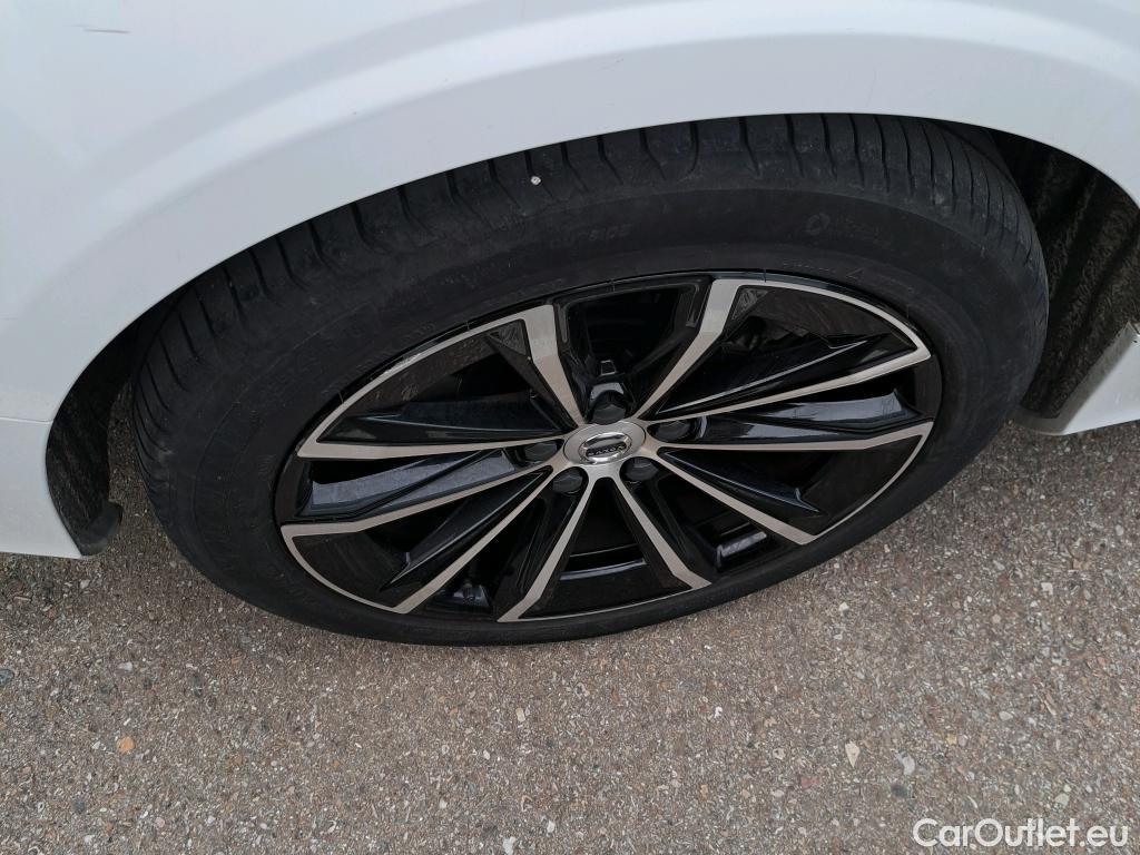  Volvo  S60 VOLVO  / 2019 / 4P / sedán Recharge T8 Ultimate Dark Auto #6