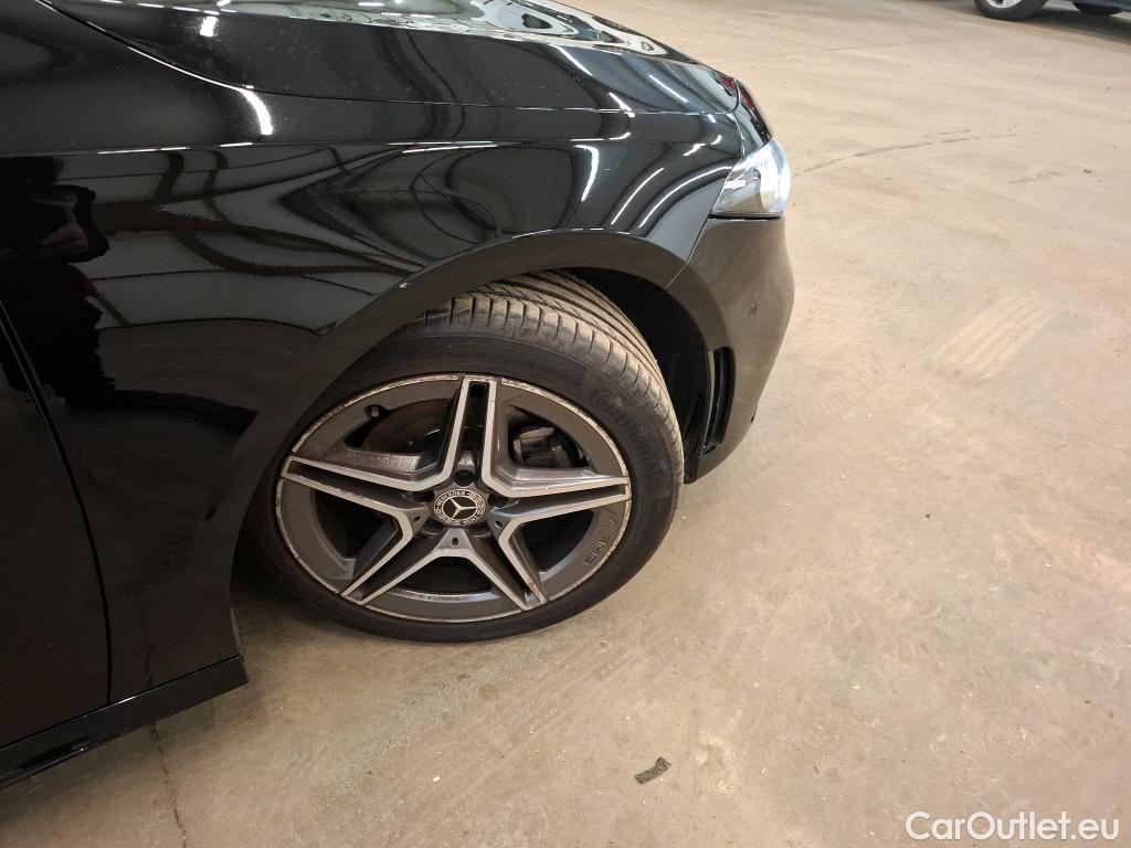  Mercedes  A-Klasse MERCEDES-BENZ Classe A Compact / 2018 / 5P / Berline A 200 AMG Line 7G-DCT #44