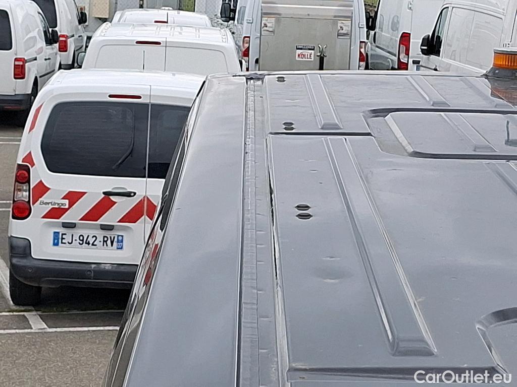  Renault  Master RENAULT TRUCKS  / 2010 / 4P / Fourgon tôlé RED EDITION VAN FWD 3T5 E6 L2H2 #48