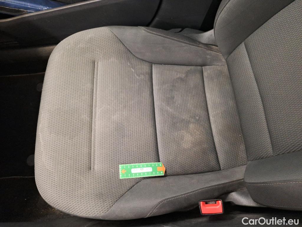  Volkswagen  Golf  VOLKSWAGEN SW / 2017 / 5P / Break 1.6 TDI 115 Conforrtline Business TVU #107