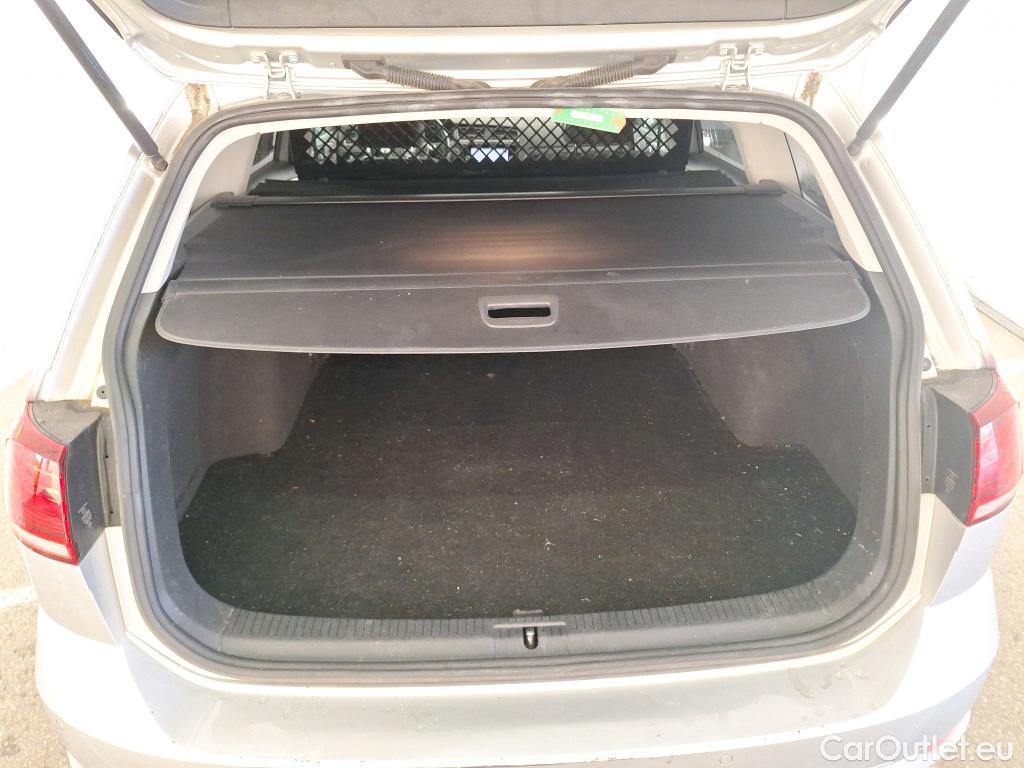  Volkswagen  Golf  VOLKSWAGEN SW / 2017 / 5P / Break 1.6 TDI 115 Conforrtline Business TVU #95