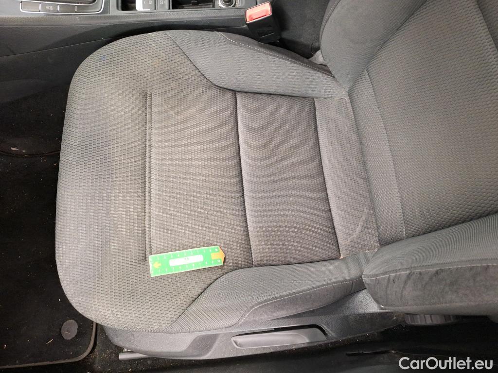  Volkswagen  Golf  VOLKSWAGEN SW / 2017 / 5P / Break 1.6 TDI 115 Conforrtline Business TVU #104