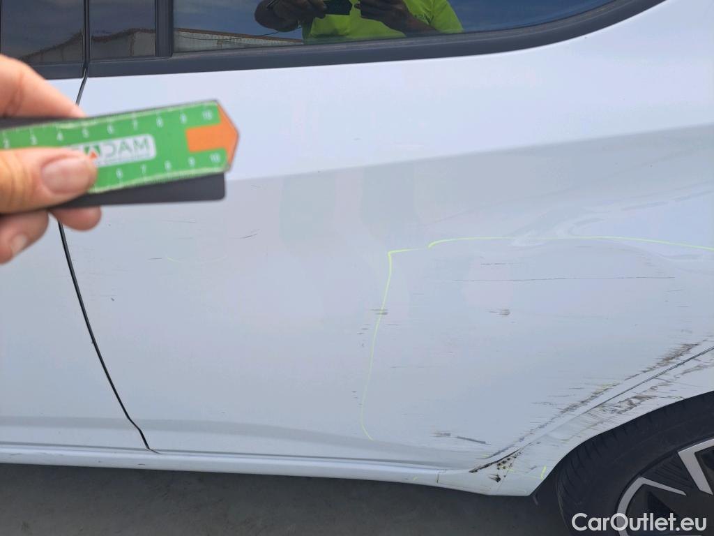  Nissan  Micra NISSAN  / 2017 / 5P / berlina con portón IG-T 68 kW (92 CV) E6D-F Acenta #6