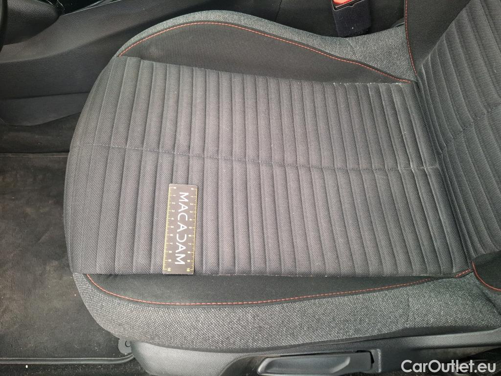  Peugeot  2008 PEUGEOT  / 2019 / 5P / Crossover PureTech 130 S&S EAT8 ACTIVE PACK #33