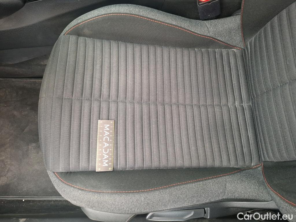  Peugeot  2008 PEUGEOT  / 2019 / 5P / Crossover PureTech 130 S&S EAT8 ACTIVE PACK #34