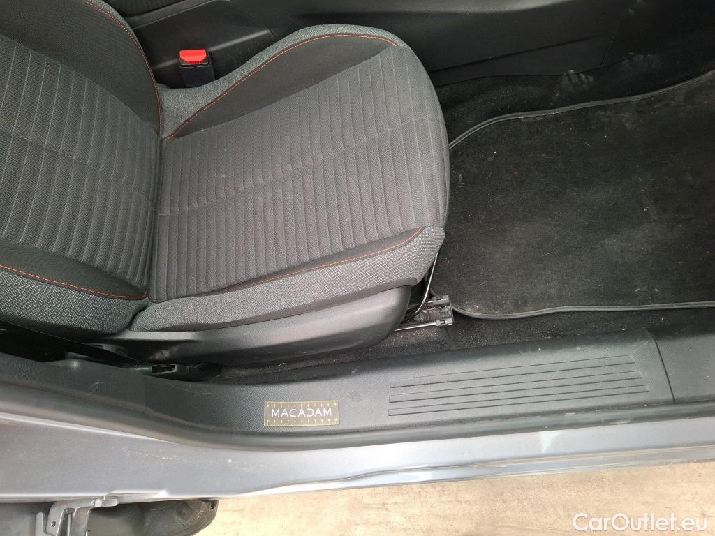  Peugeot  2008 PEUGEOT  / 2019 / 5P / Crossover PureTech 130 S&S EAT8 ACTIVE PACK #28