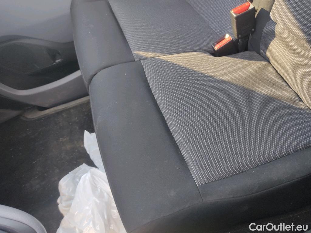  Land Rover  Discovery FIAT Scudo / 2021 / 4P / furgón Furgón L2 120cv MT6 Business (AC) #34