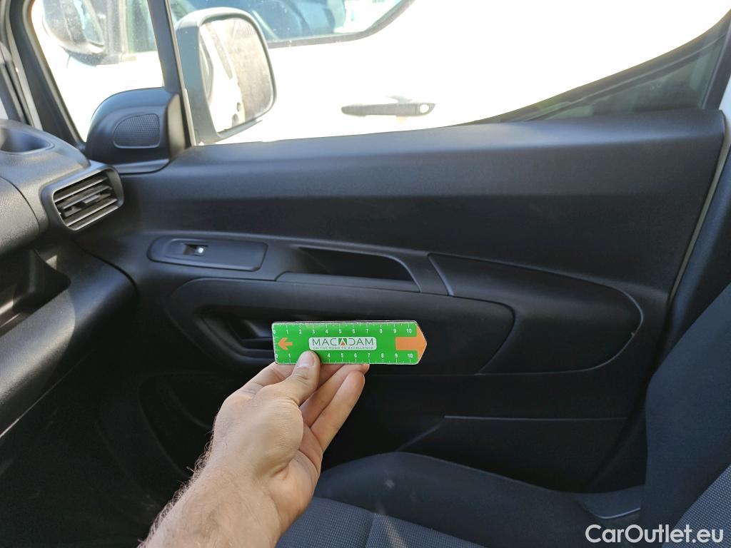  Citroen  Berlingo CITROEN  / 2018 / 4P / monovolumen compacto Talla M BlueHDi 100 LIVE ##SIN LLAVES## #36