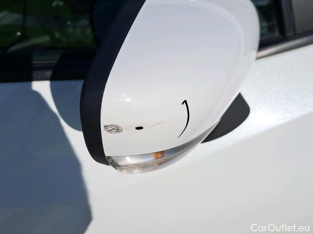  Nissan  Micra NISSAN  / 2017 / 5P / berlina con portón IG-T 74 kW (100 CV) E6D Acenta #52
