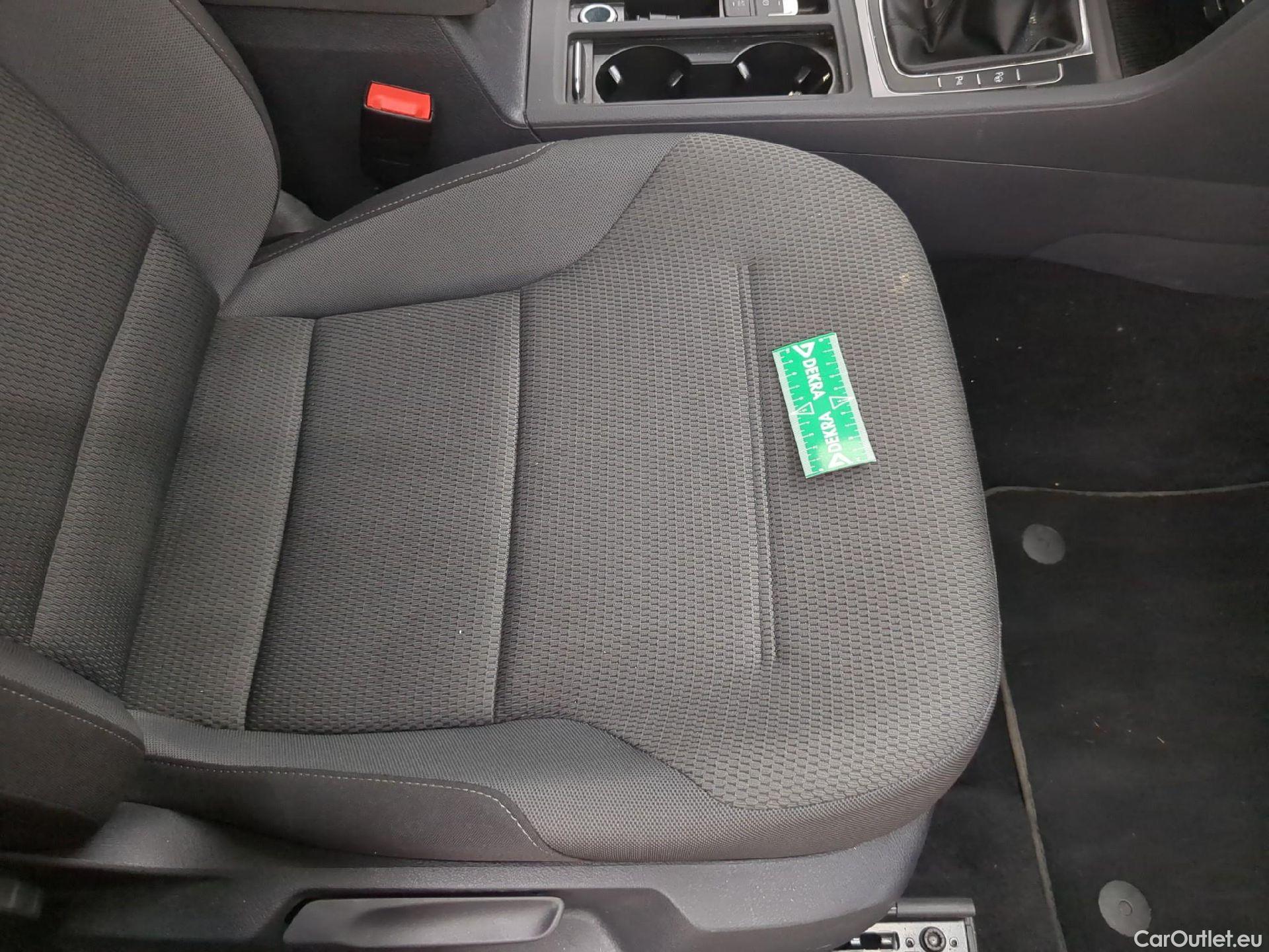  Volkswagen  Golf  VOLKSWAGEN / 2017 / 5P / Berline 1.6 TDI 115 BVM5 Confort Business #22