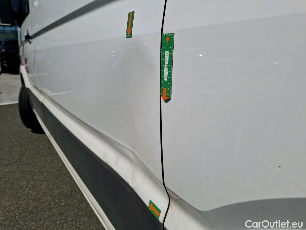  Volkswagen  Crafter  Fourgon Fourgon 35 mittlerer Radstand mit Hochdach FWD 2.0 140CV BVM6 #3