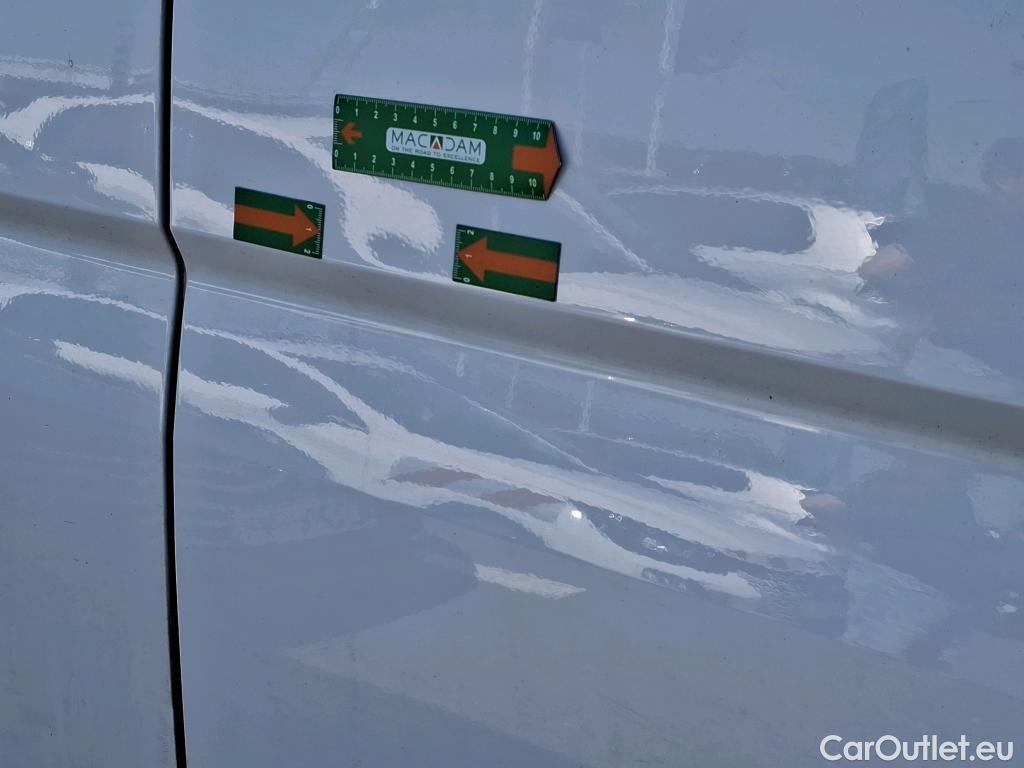 Volkswagen  Crafter  Fourgon Fourgon 35 mittlerer Radstand mit Hochdach FWD 2.0 140CV BVM6 #27