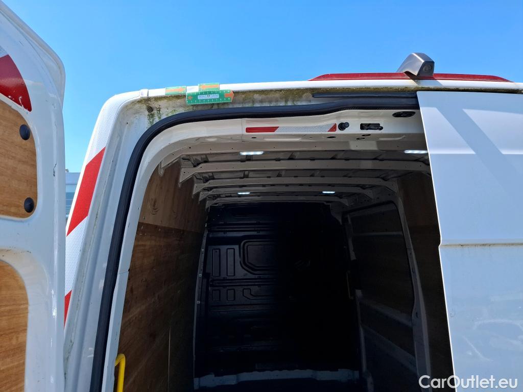  Volkswagen  Crafter  Fourgon Fourgon 35 mittlerer Radstand mit Hochdach FWD 2.0 140CV BVM6 #40