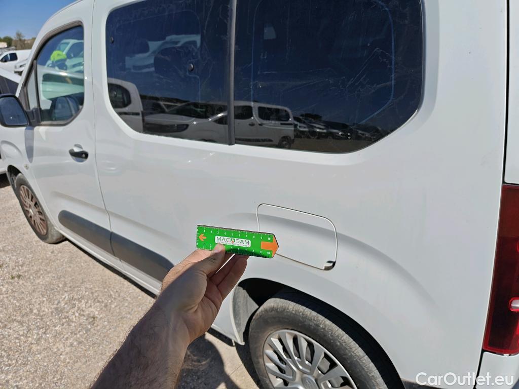  Land Rover  Discovery TOYOTA Proace City / 2020 / 4P / combi 1.5D 75kW (100CV) GX L1 (CX) #17