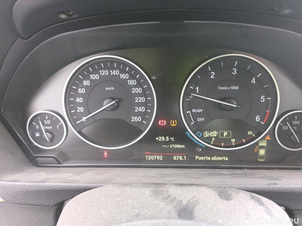  Bmw  Serie 3 BMW  / 2015 / 4P / sedán 318dA Business #17