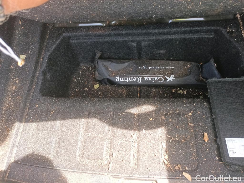  Bmw  Serie 3 BMW  / 2015 / 4P / sedán 318dA Business #5