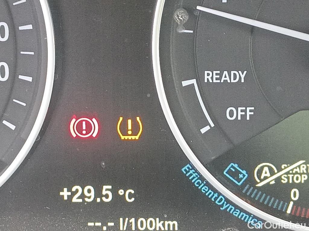  Bmw  Serie 3 BMW  / 2015 / 4P / sedán 318dA Business #18