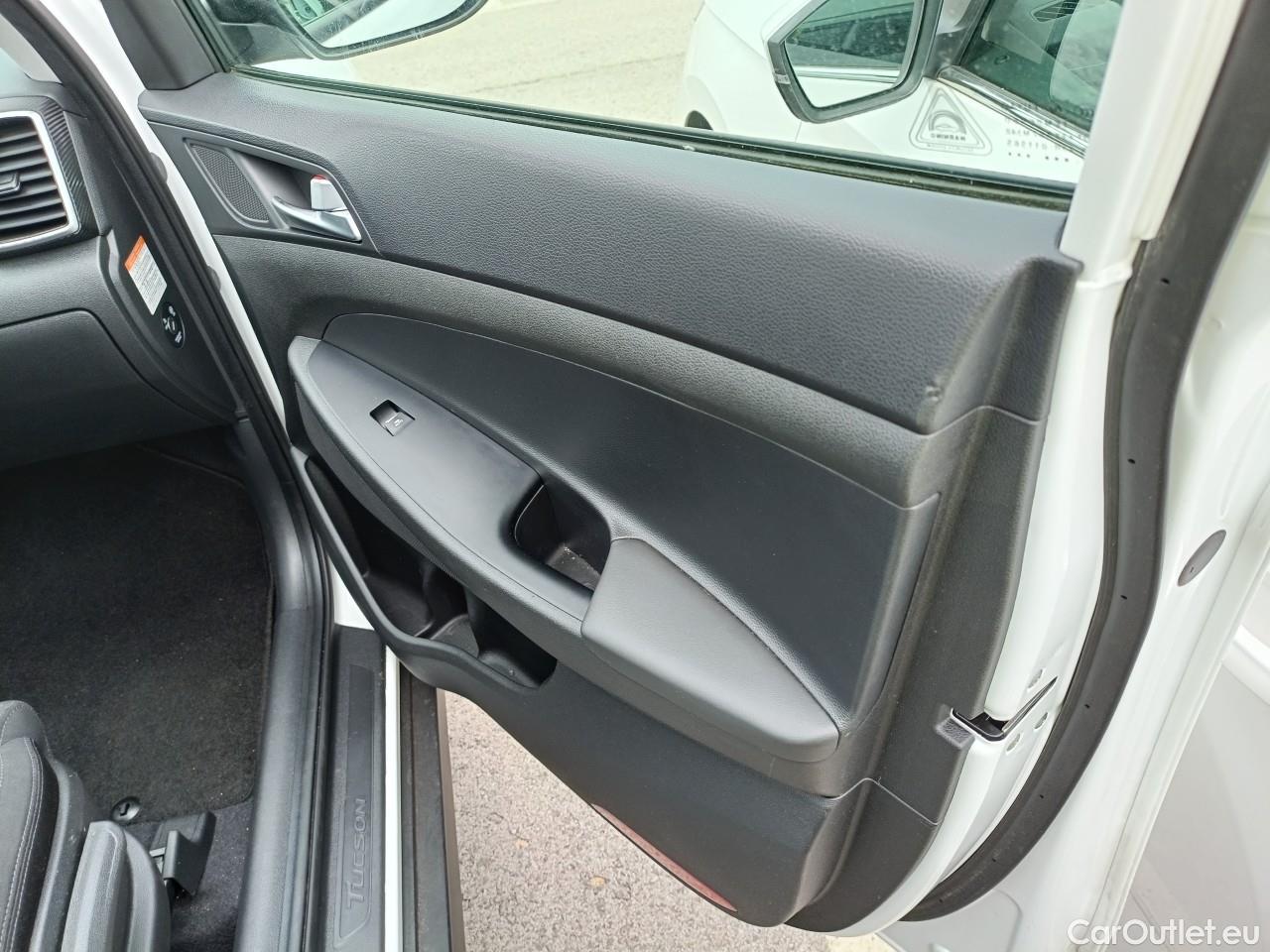  Hyundai  Tucson HYUNDAI  / 2018 / 5P / todoterreno 1.6 CRDI 85kW (116CV) 48V SLE 4X2(SP)(SL) #8