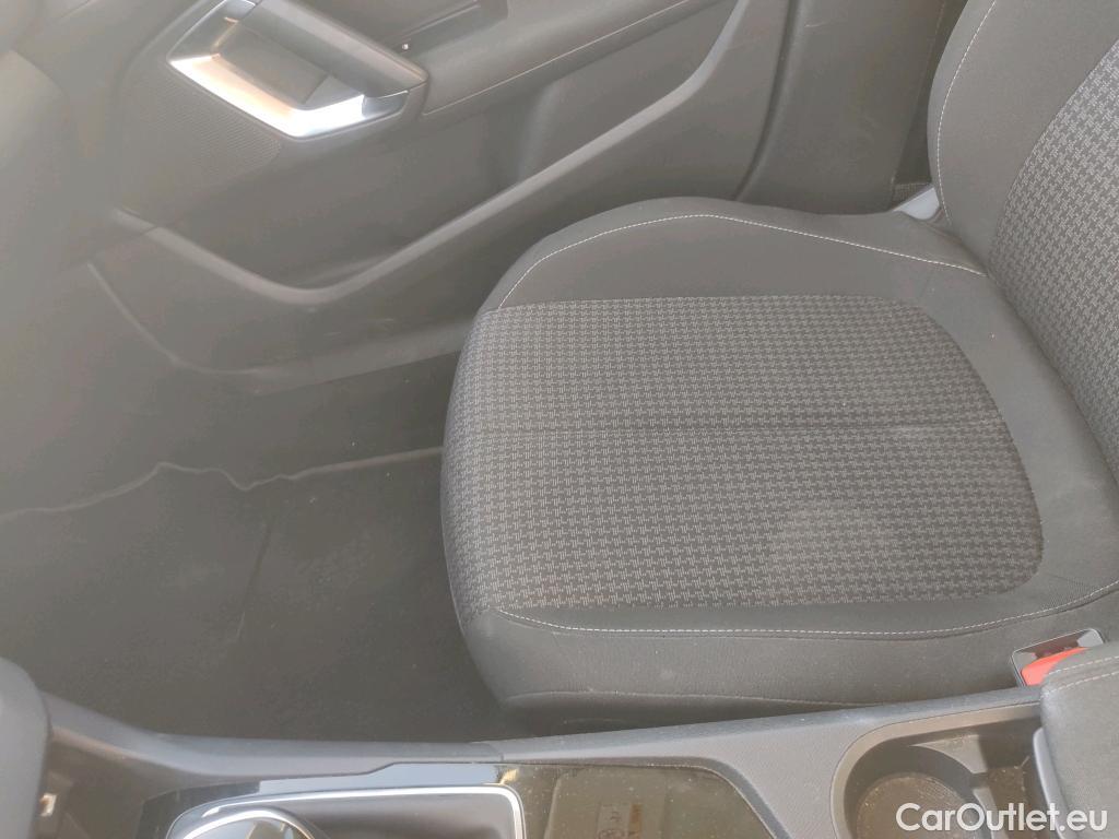  Peugeot  308 PEUGEOT  / 2017 / 5P / berlina con portón 5p Active BlueHDi 130 S&S #19