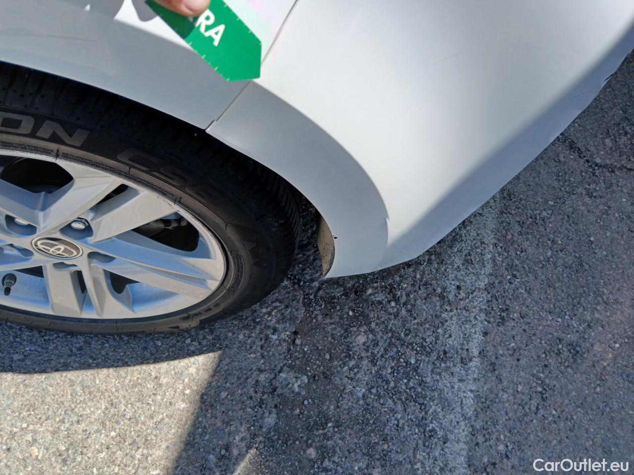  Toyota  Corolla TOYOTA  / 2019 / 5P / berlina con portón 1.8 125H BUSINESS PLUS E-CVT #17
