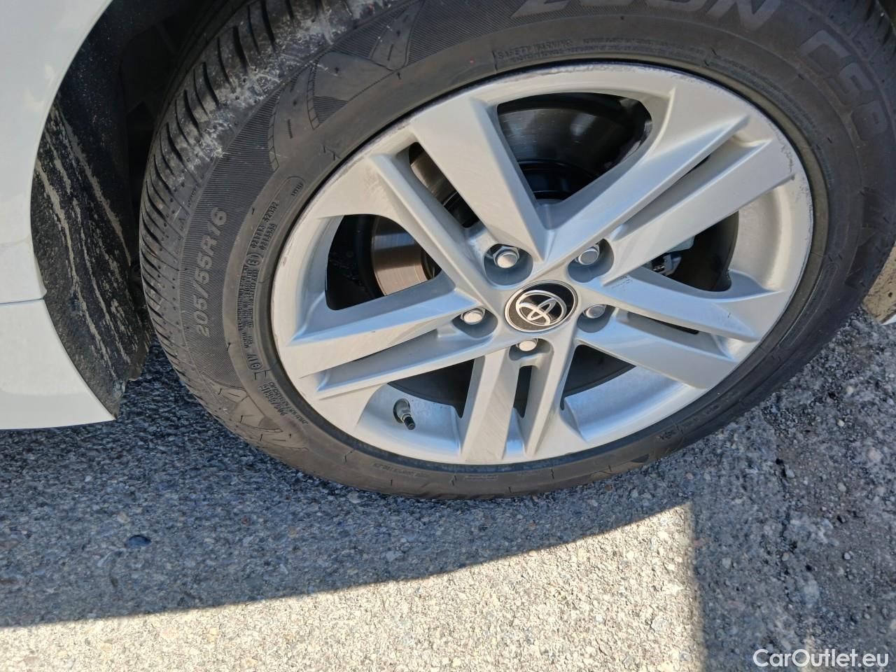  Toyota  Corolla TOYOTA  / 2019 / 5P / berlina con portón 1.8 125H BUSINESS PLUS E-CVT #14