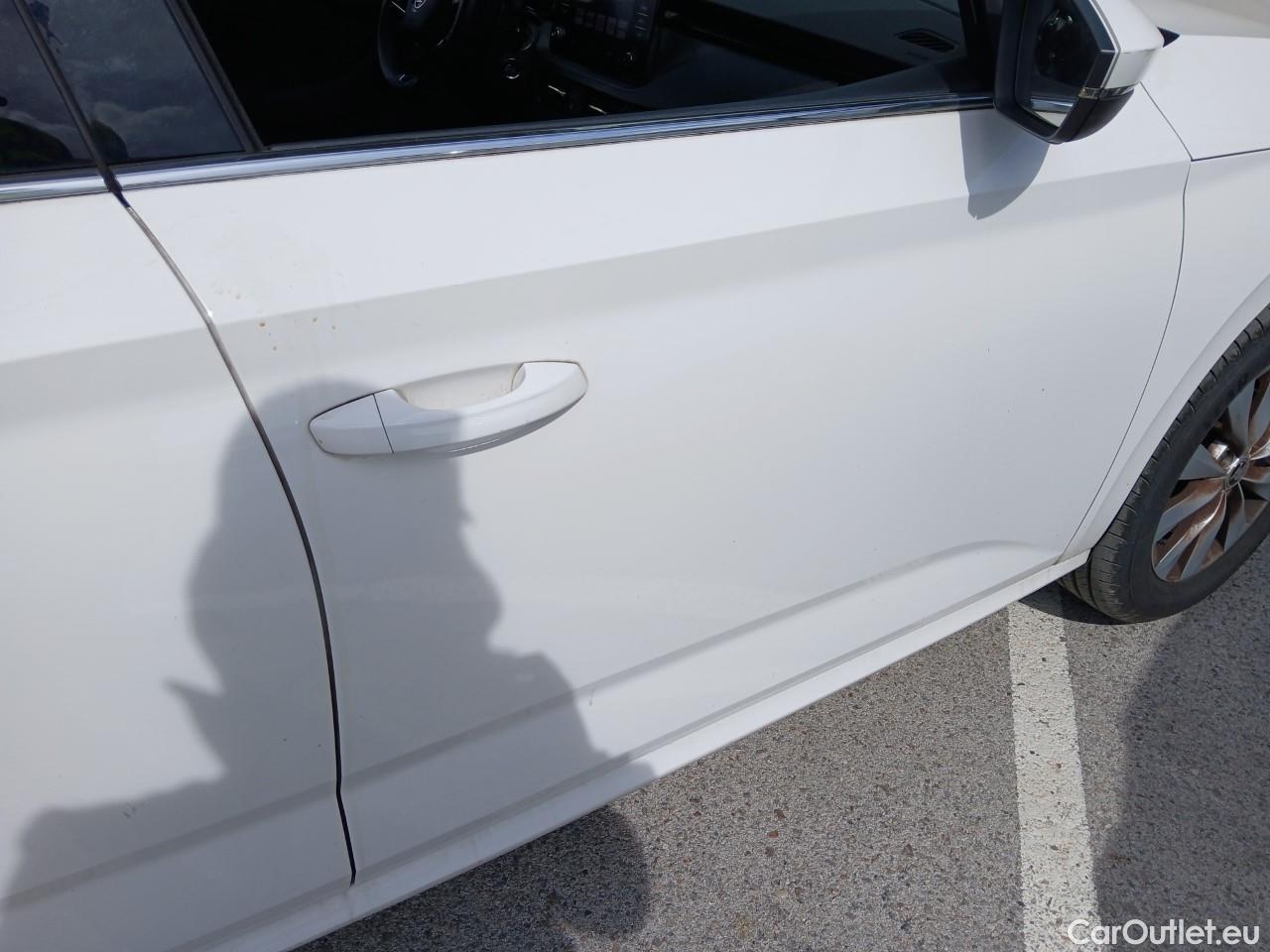  Skoda  KAMIQ SKODA  1.0 TSI 81kW (110CV) DSG Ambition (CX) #38