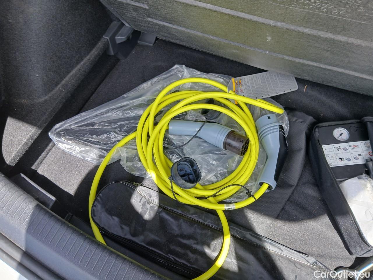 Volkswagen  Golf  VII Berlina e-35kWh1 #2