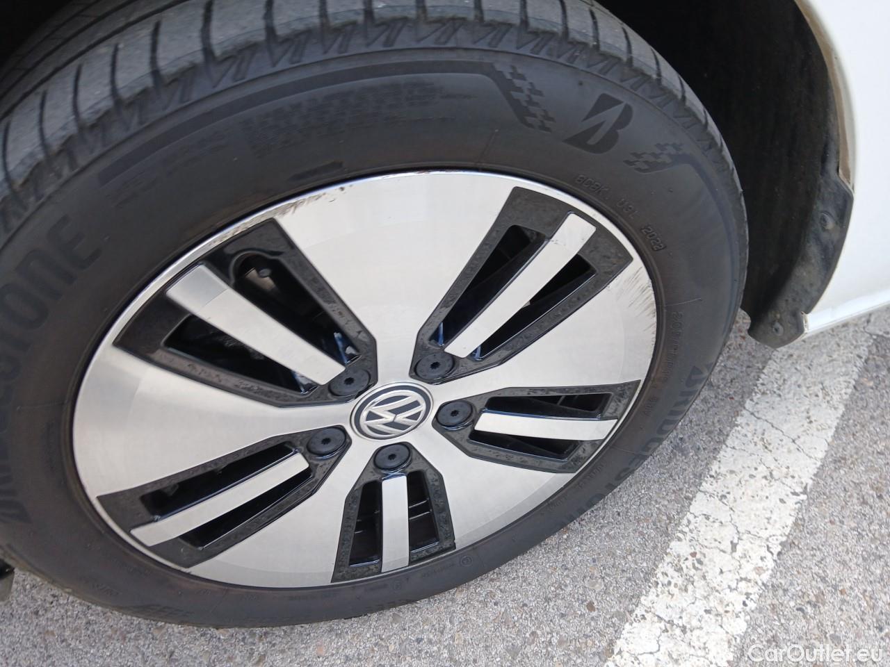  Volkswagen  Golf  VII Berlina e-35kWh1 #9