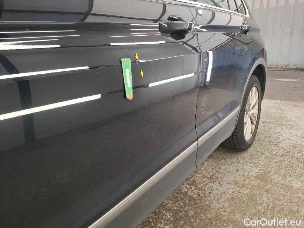  Volkswagen  Tiguan VOLKSWAGEN  / 2016 / 5P / SUV 2.0 TDI 150 BMV6 Carat #17